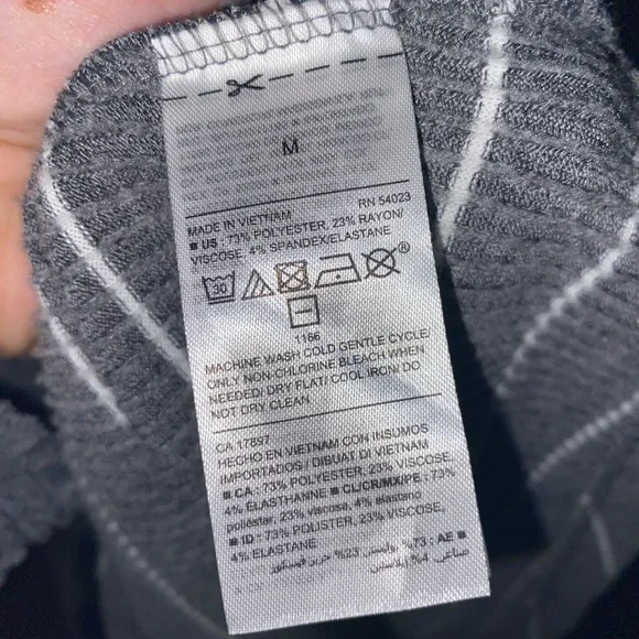 Old Navy Sleeveless Dress - Picture 4 of 4